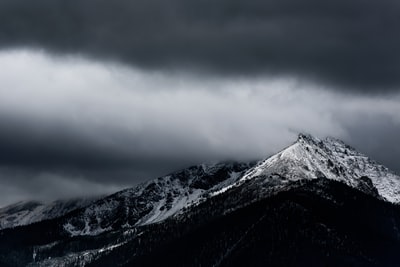 云雾雪山